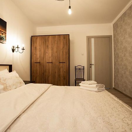 Ultra Lux 3 Rooms Apartment Near Arena City Киев Экстерьер фото