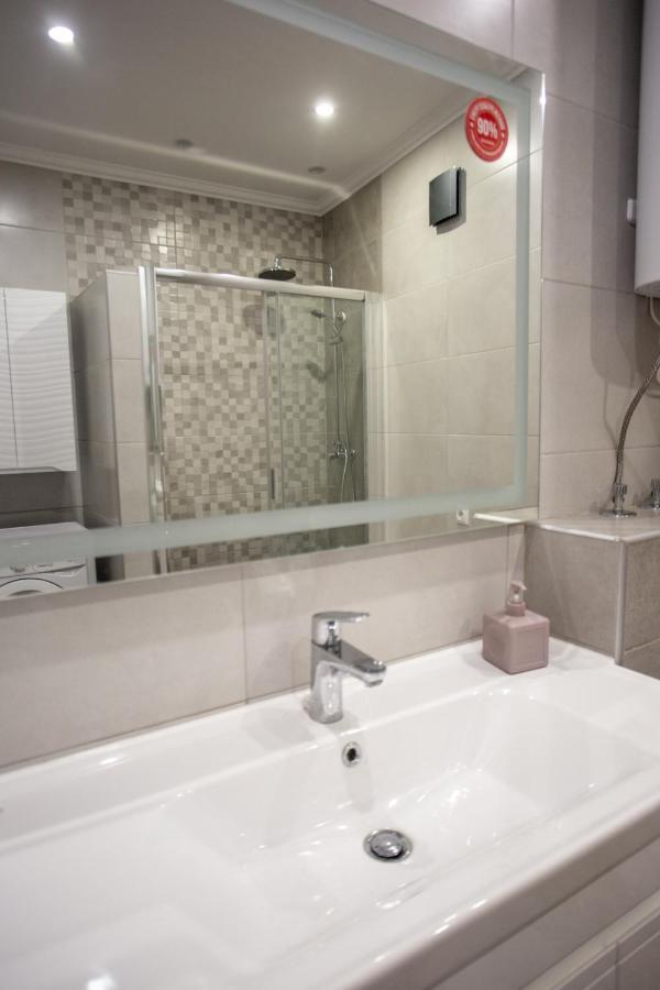 Ultra Lux 3 Rooms Apartment Near Arena City Киев Экстерьер фото
